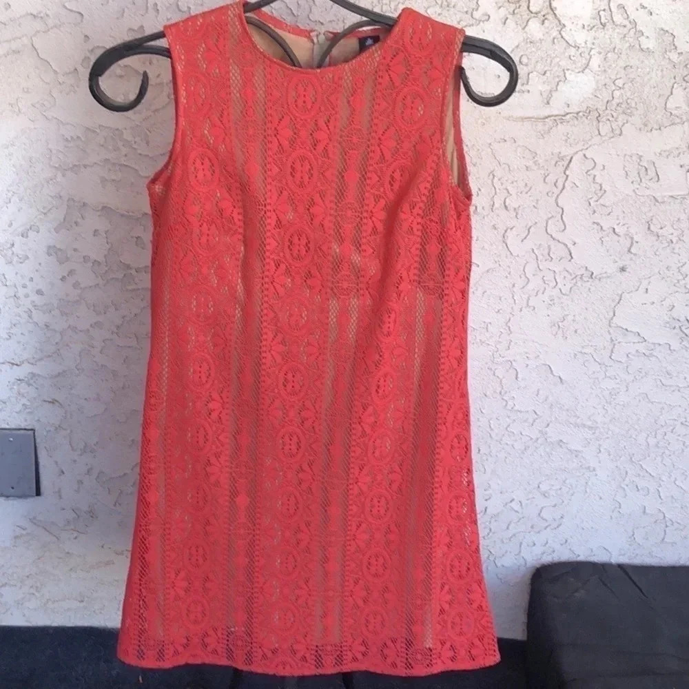 Pineapple clothing lovely lace effect overlay dress. Size small.
